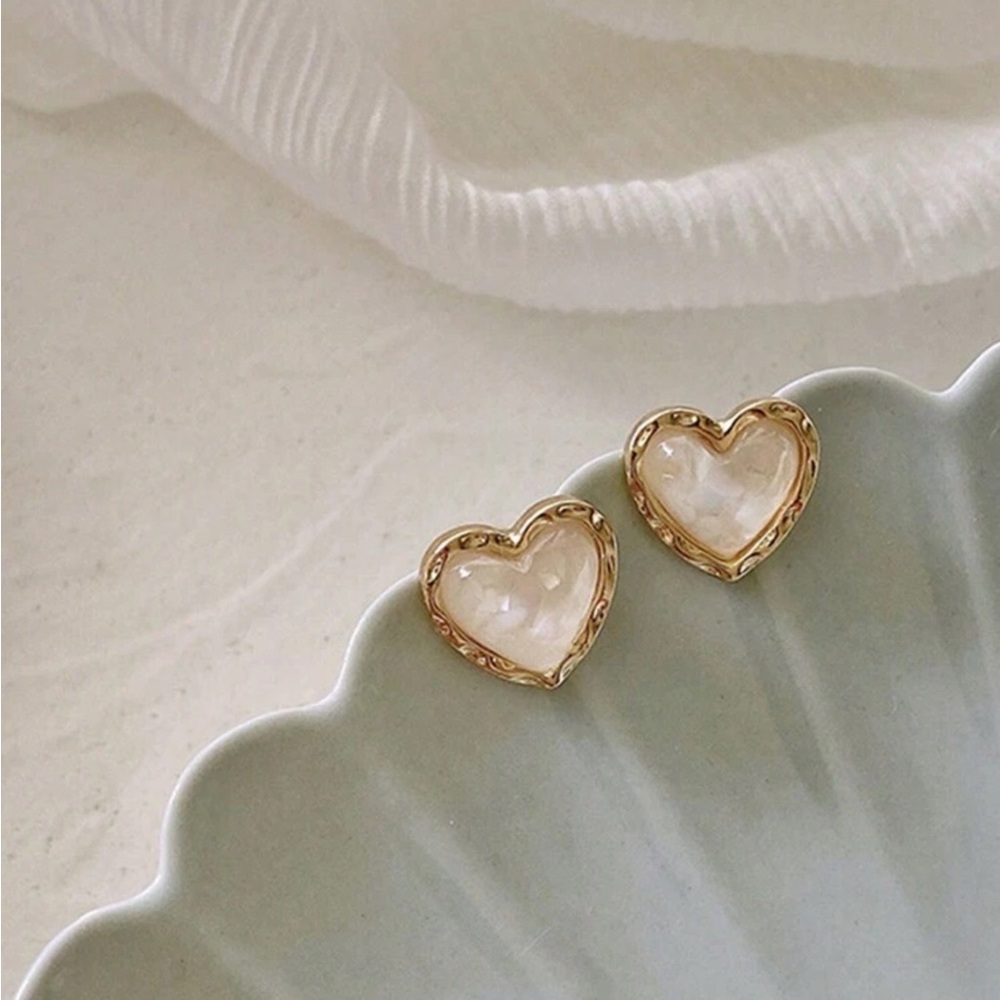 Elegant Heart-Shaped Gold Earrings